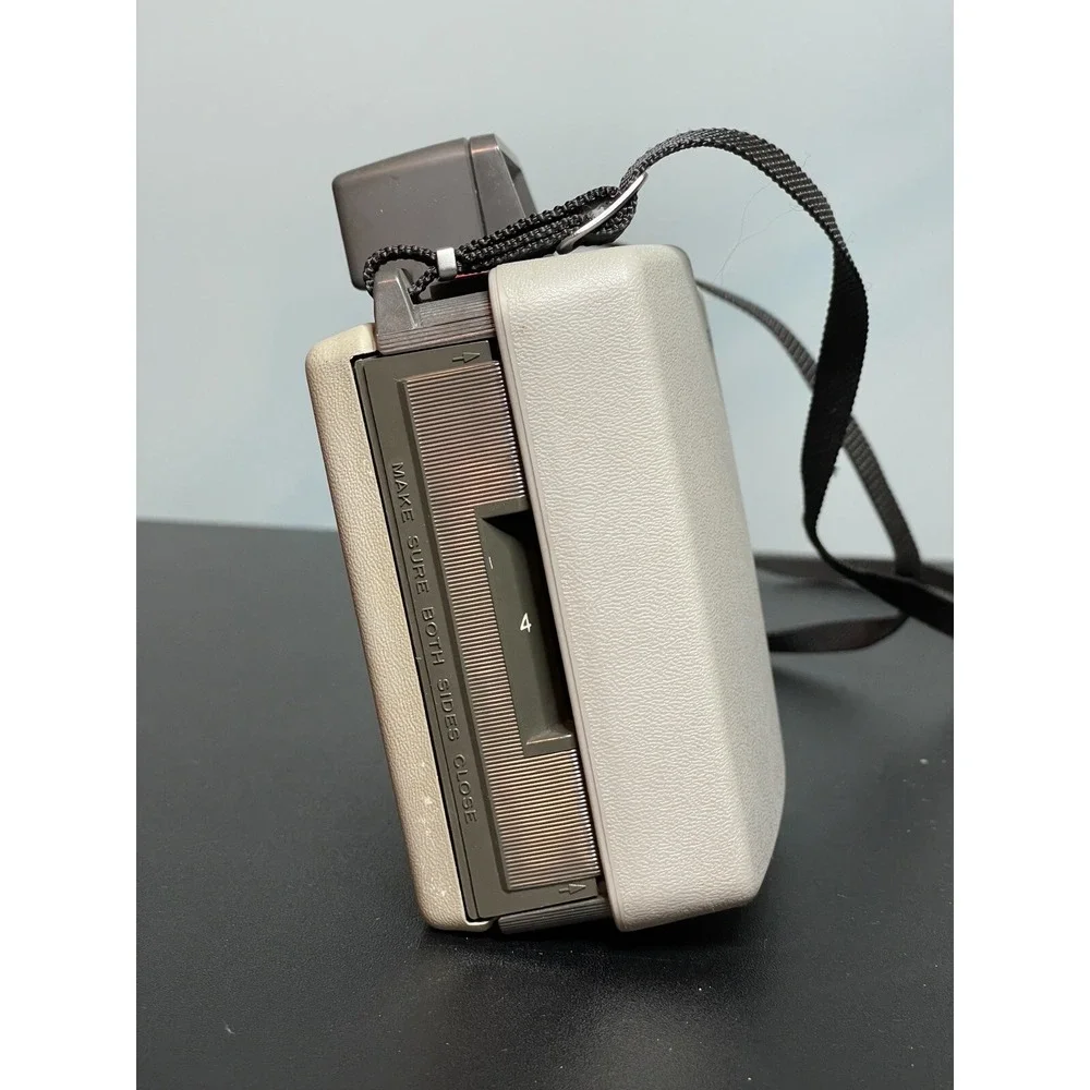 Polaroid Automatic 210 Land Camera With User's Manual & Literature Untested
